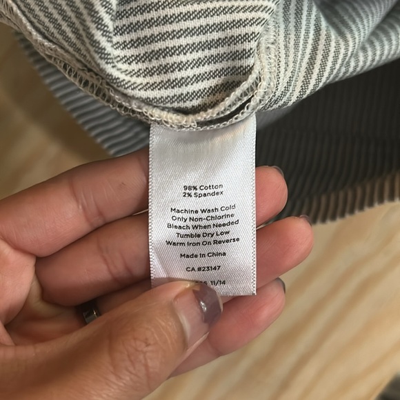 Talbots Striped Skirt – Vertical Pinstripes | Size 2 | Polished & Chic - Picture 4 of 4